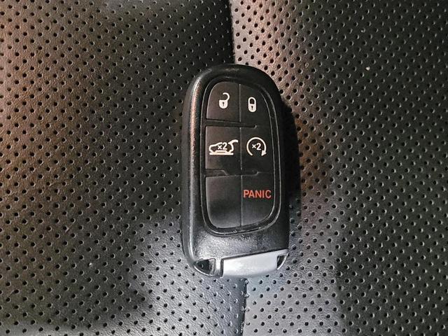 Photo of 2019 Velvet Red Pearlcoat Jeep Cherokee