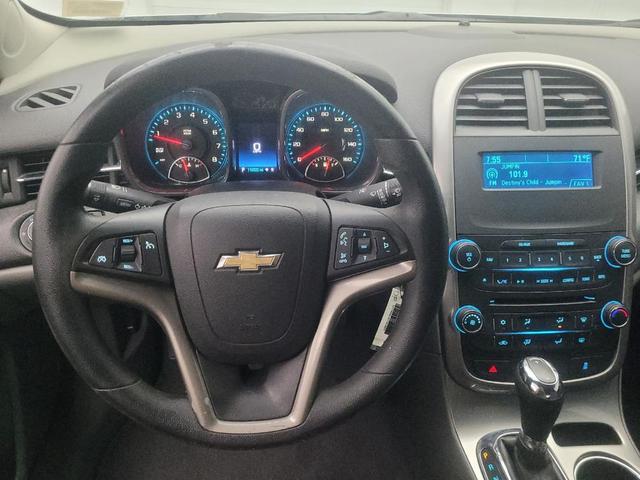 Photo of 2015 Silver Ice Metallic Chevrolet Malibu