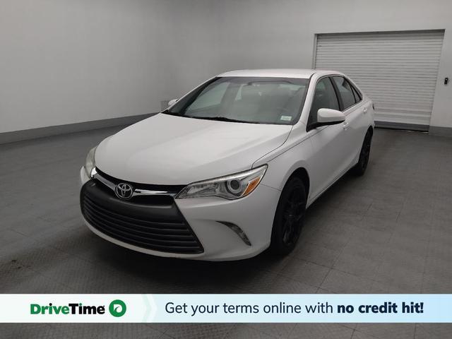 Photo of 2017 Super White Toyota Camry