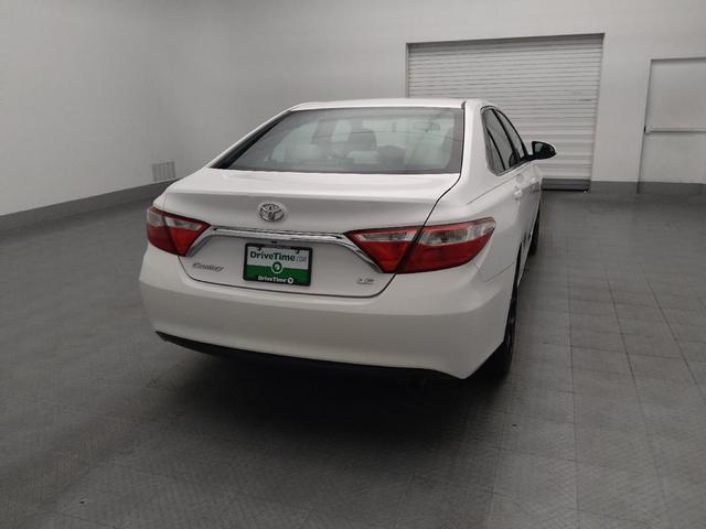Photo of 2017 Super White Toyota Camry
