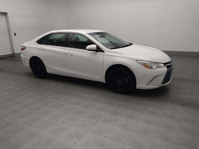 Photo of 2017 Super White Toyota Camry