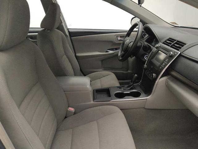 Photo of 2017 Super White Toyota Camry