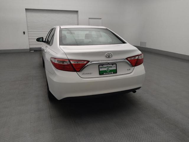 Photo of 2017 Super White Toyota Camry