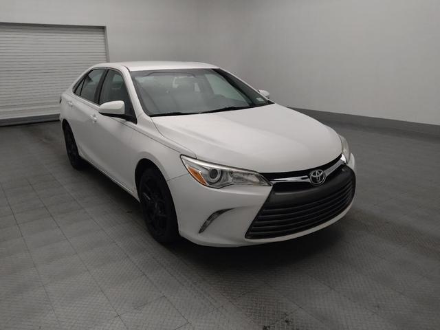 Photo of 2017 Super White Toyota Camry