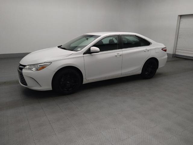 Photo of 2017 Super White Toyota Camry