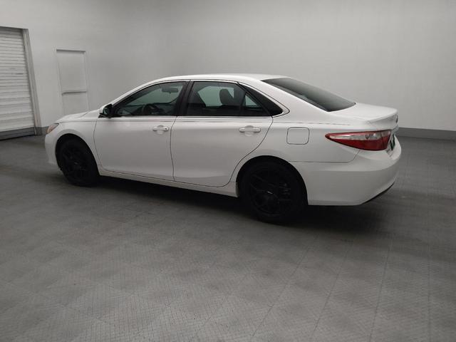 Photo of 2017 Super White Toyota Camry