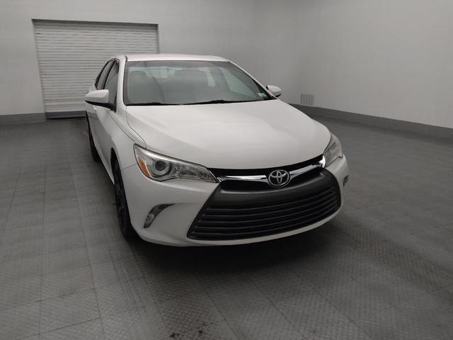 Photo of 2017 Super White Toyota Camry