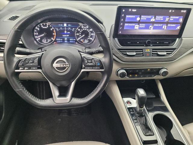 Photo of 2023 Super Black Nissan Altima