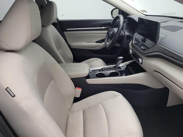 Photo of 2023 Super Black Nissan Altima
