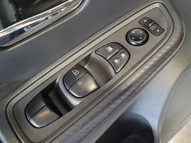 Photo of 2021 Aspen White TriCoat Pearl Nissan Versa