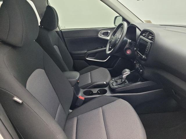 Photo of 2023 Snow White Pearl Kia Soul