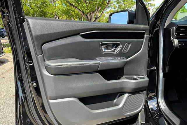 Photo of 2024 Crystal Black Pearl Honda Pilot