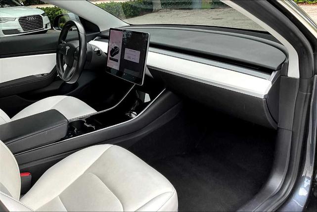 Photo of 2018 Pearl White Multi Tesla Model 3