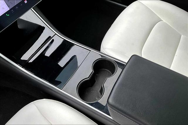 Photo of 2018 Pearl White Multi Tesla Model 3