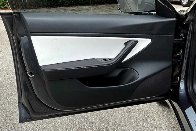 Photo of 2018 Pearl White Multi Tesla Model 3