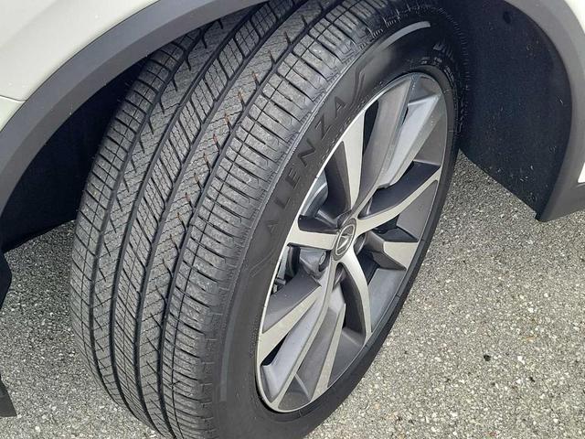 Photo of 2025 Platinum White Pearl Acura MDX