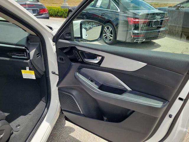 Photo of 2025 Platinum White Pearl Acura MDX