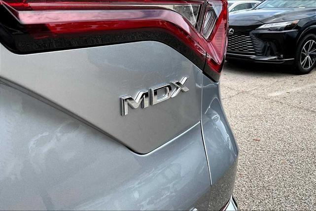 Photo of 2025 Lunar Silver Metallic Acura MDX