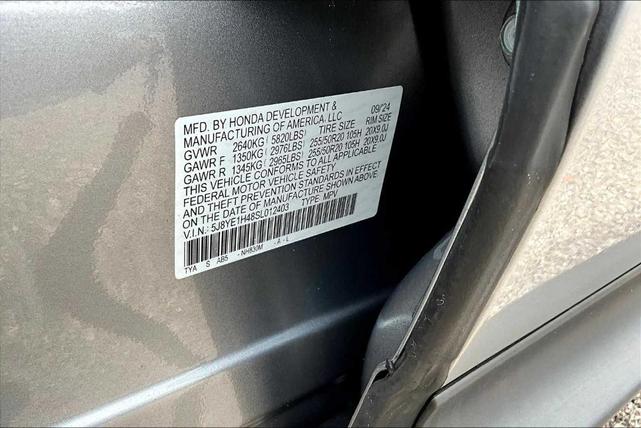 Photo of 2025 Lunar Silver Metallic Acura MDX