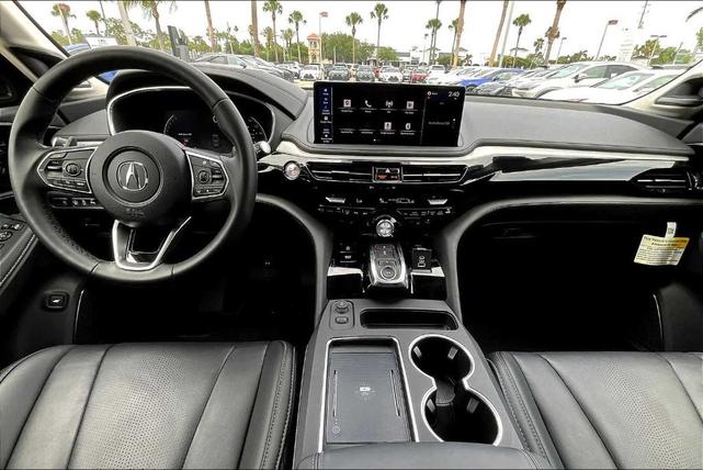 Photo of 2025 Lunar Silver Metallic Acura MDX