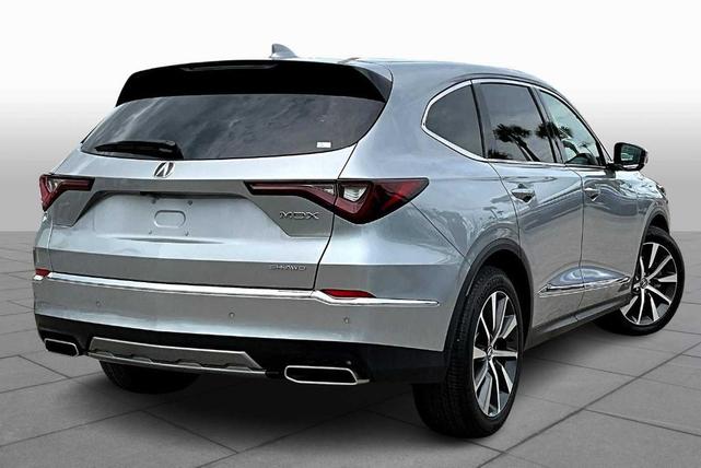 Photo of 2025 Lunar Silver Metallic Acura MDX