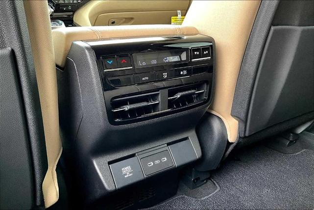 Photo of 2025 Platinum White Pearl Acura MDX