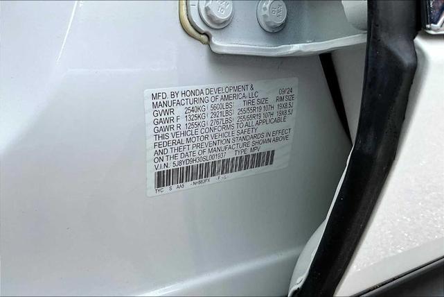 Photo of 2025 Platinum White Pearl Acura MDX