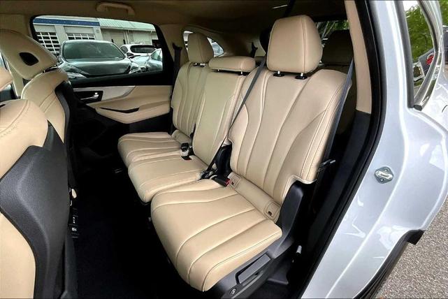 Photo of 2025 Platinum White Pearl Acura MDX