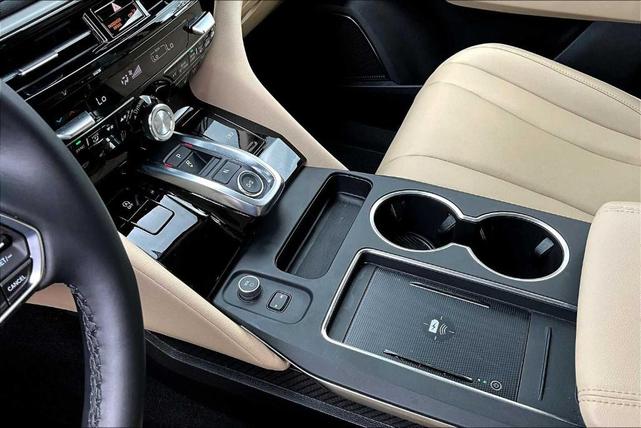 Photo of 2025 Platinum White Pearl Acura MDX