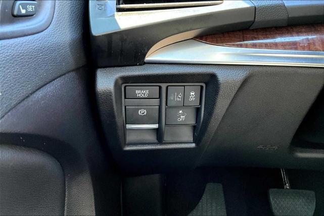 Photo of 2020 Platinum White Pearl Acura MDX