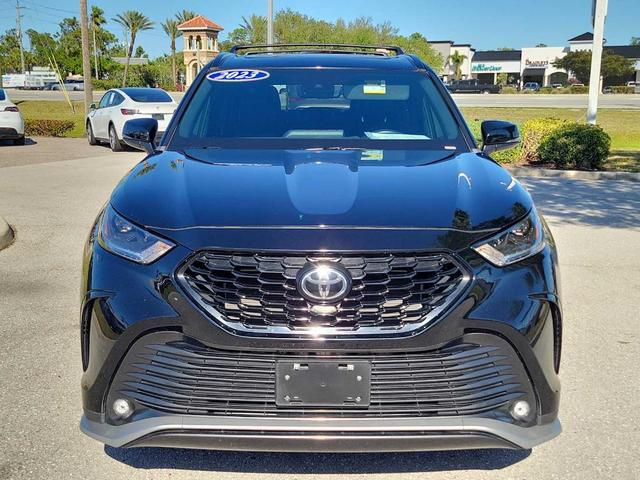 Photo of 2023 Midnight Black Metallic Toyota Highlander