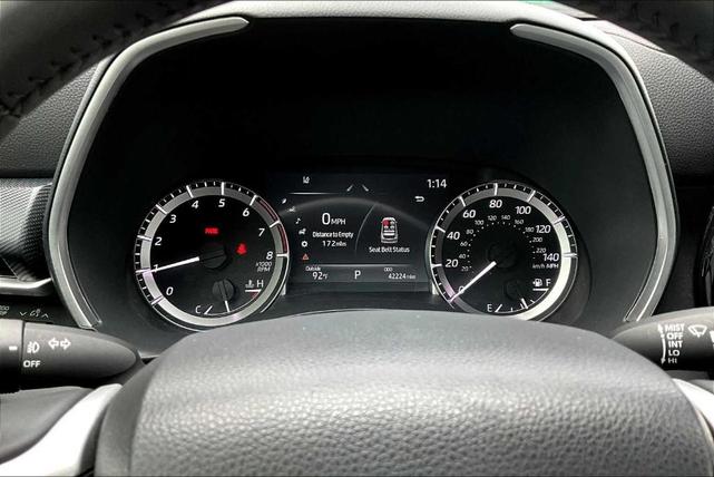 Photo of 2023 Midnight Black Metallic Toyota Highlander
