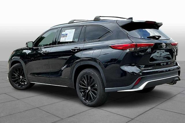 Photo of 2023 Midnight Black Metallic Toyota Highlander