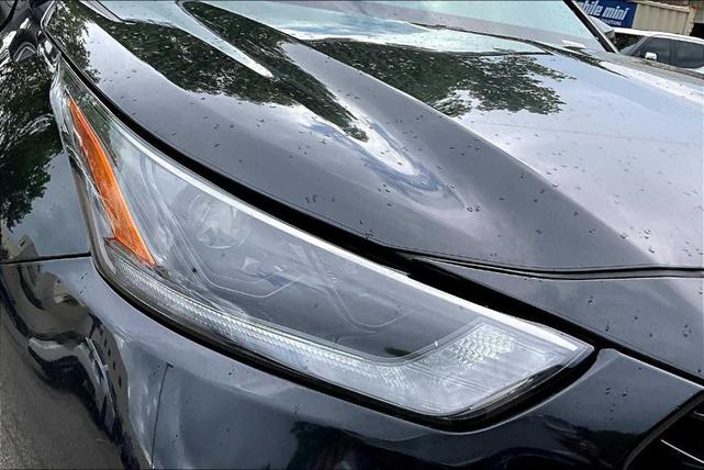 Photo of 2023 Midnight Black Metallic Toyota Highlander