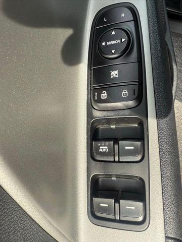 Photo of 2019 Aurora Black Pearl Kia Niro