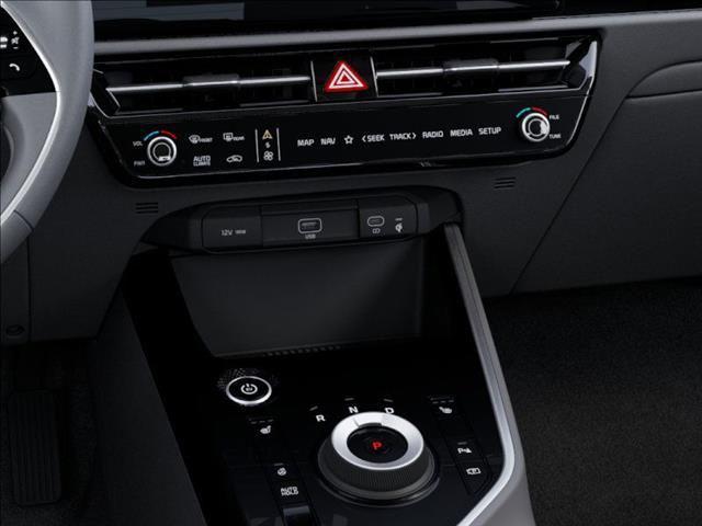 Photo of 2025 Snow White Pearl Kia Niro EV