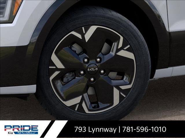 Photo of 2025 Snow White Pearl Kia Niro EV