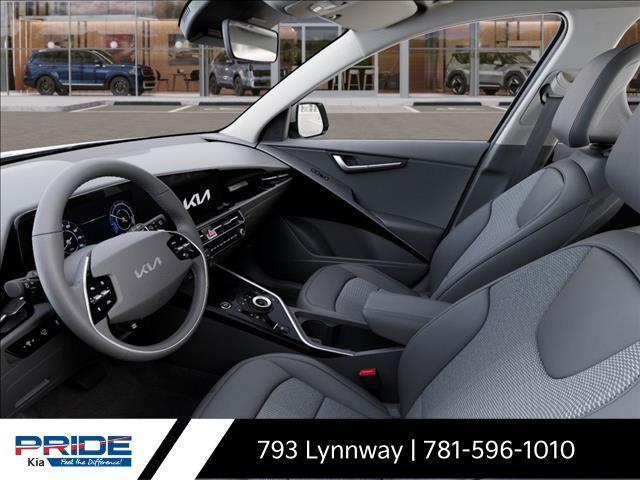 Photo of 2025 Snow White Pearl Kia Niro EV