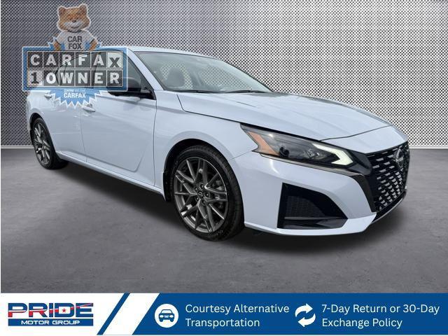 Photo of 2023 Gray Sky Pearl Nissan Altima