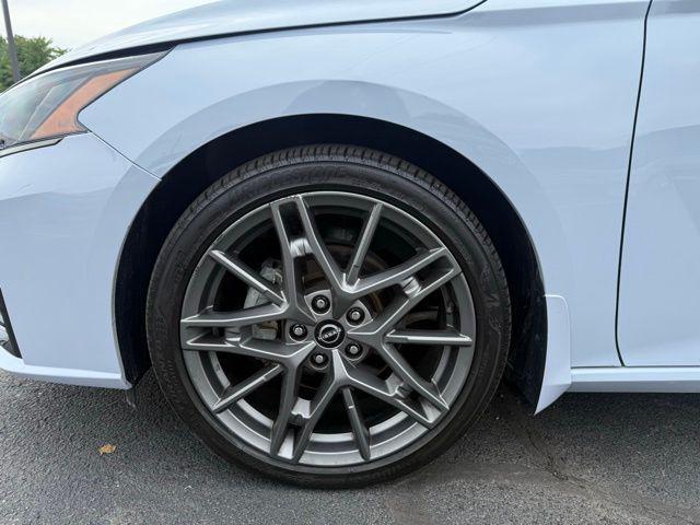Photo of 2023 Gray Sky Pearl Nissan Altima
