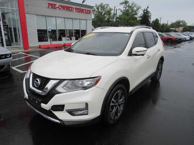 Photo of 2017 White Nissan Rogue