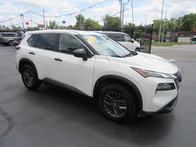 Photo of 2021 Glacier White Nissan Rogue