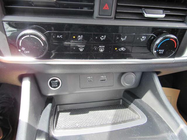 Photo of 2021 Glacier White Nissan Rogue