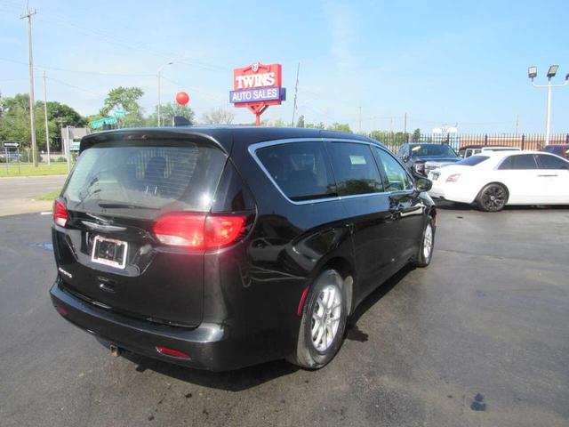 Photo of 2022 Black Chrysler Voyager