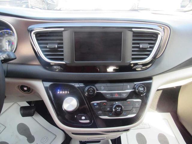 Photo of 2022 Black Chrysler Voyager