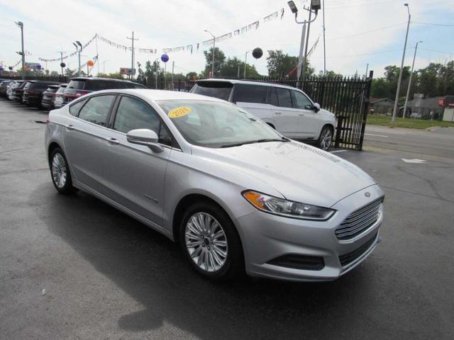Photo of 2014 Silver Ford Fusion Hybrid