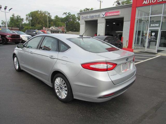 Photo of 2014 Silver Ford Fusion Hybrid