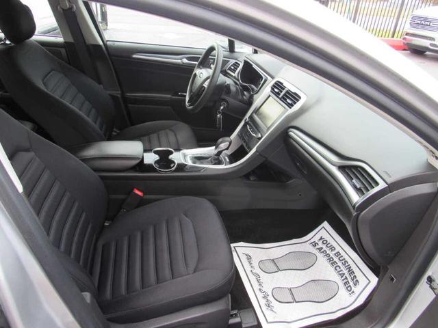 Photo of 2014 Silver Ford Fusion Hybrid