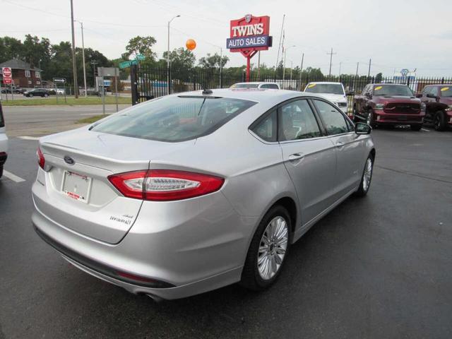 Photo of 2014 Silver Ford Fusion Hybrid
