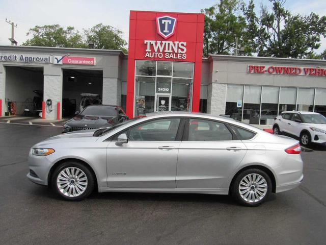 Photo of 2014 Silver Ford Fusion Hybrid